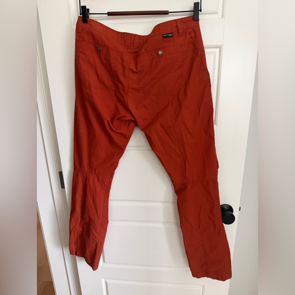 Jack Wolfskin Men's Cargo Pants in Rust Orange - Picture 5 of 6